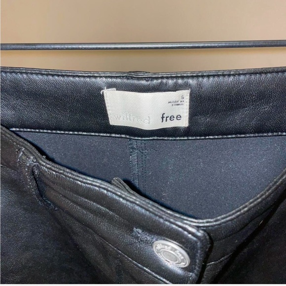 Aritzia modern cargo pant. Only worn three times - Picture 6 of 6